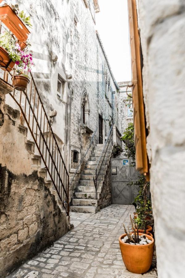 Apartment With Terrace And Sea View - Lucic Trogir Buitenkant foto