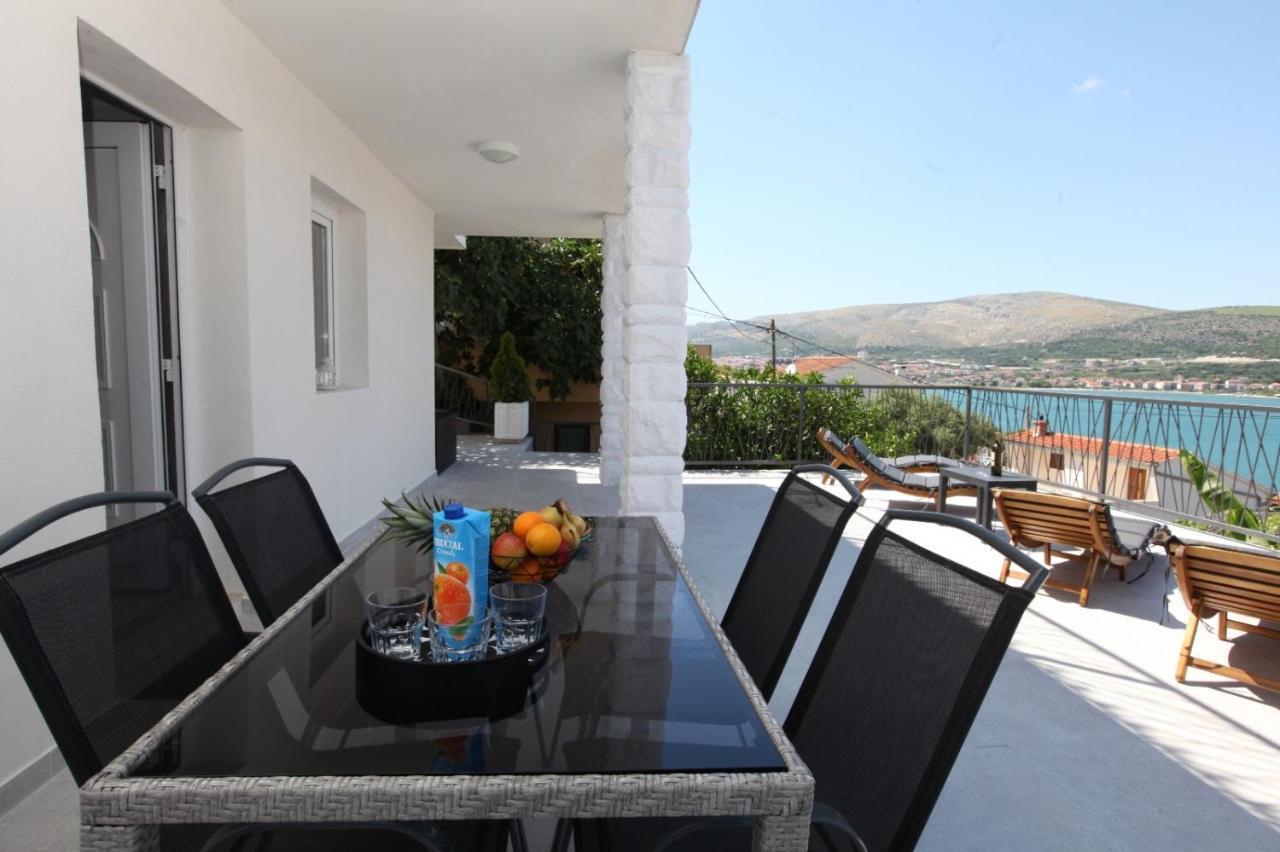 Apartment With Terrace And Sea View - Lucic Trogir Buitenkant foto