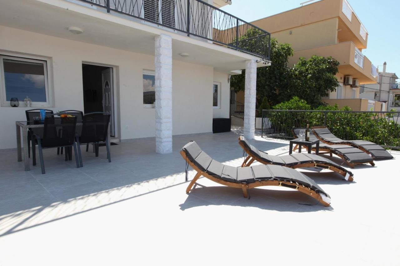 Apartment With Terrace And Sea View - Lucic Trogir Buitenkant foto