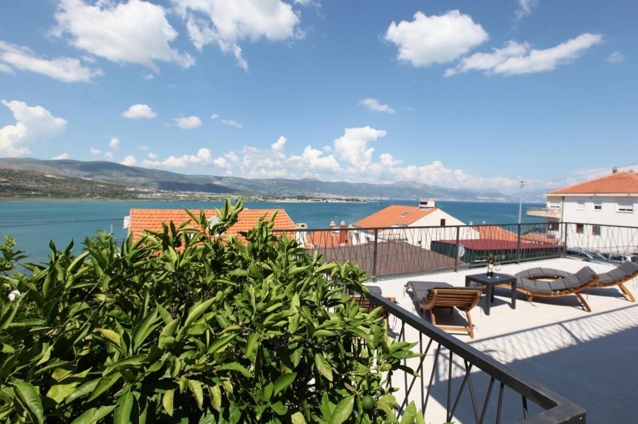 Apartment With Terrace And Sea View - Lucic Trogir Buitenkant foto