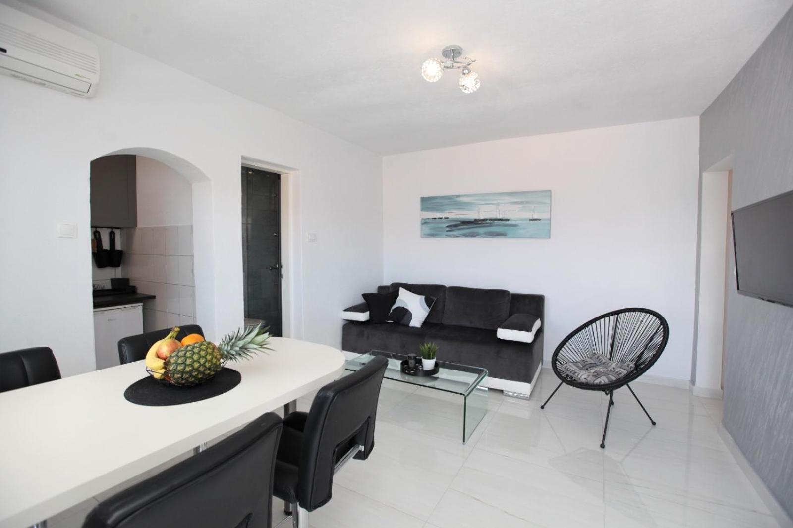 Apartment With Terrace And Sea View - Lucic Trogir Buitenkant foto
