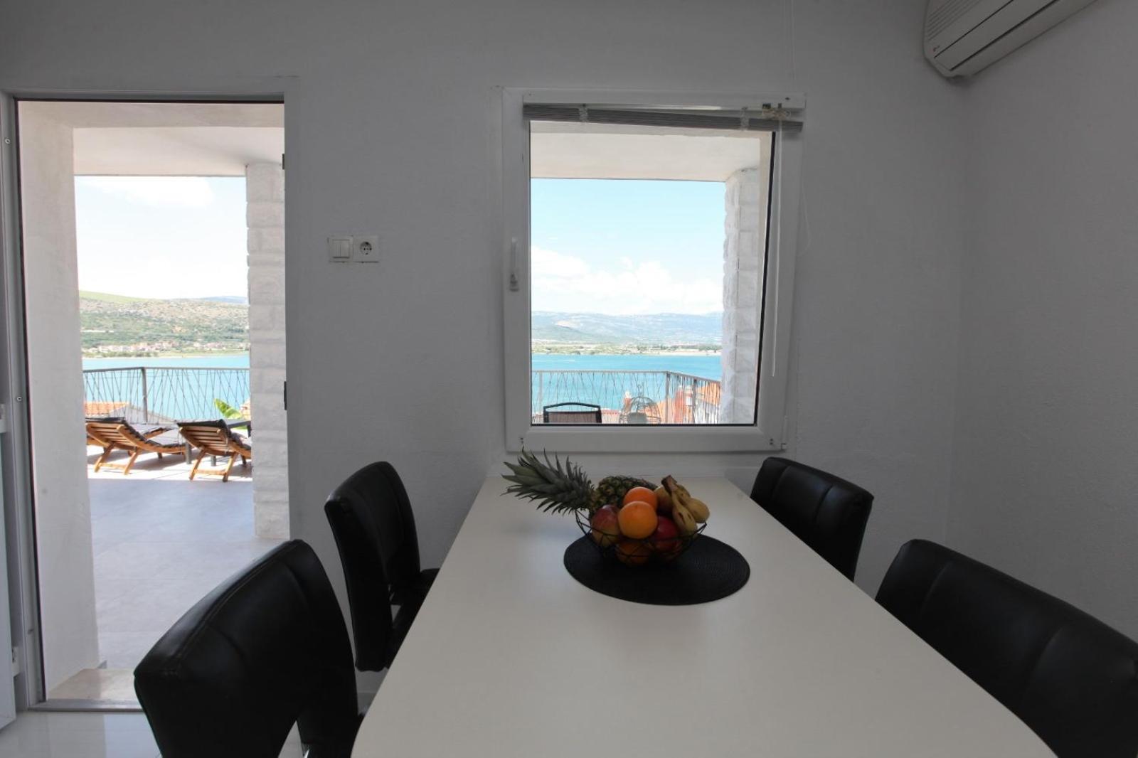 Apartment With Terrace And Sea View - Lucic Trogir Buitenkant foto